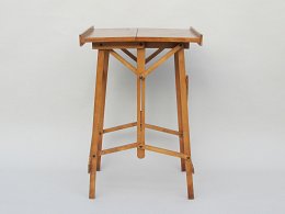 Collapsible small table Dylan, made in oak.
